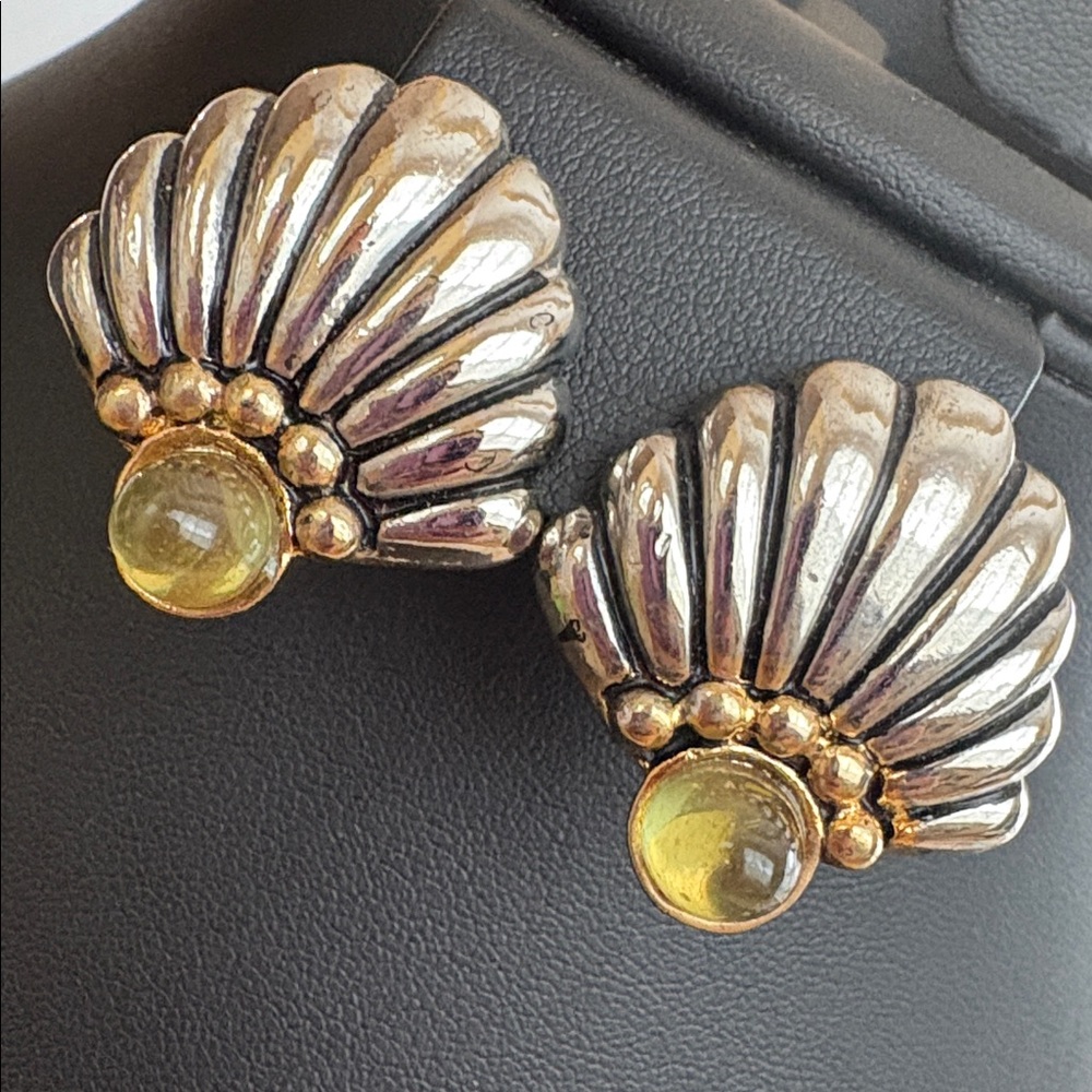 Vintage seashell gold tone caviar clip on earrings silver toned shell made USA